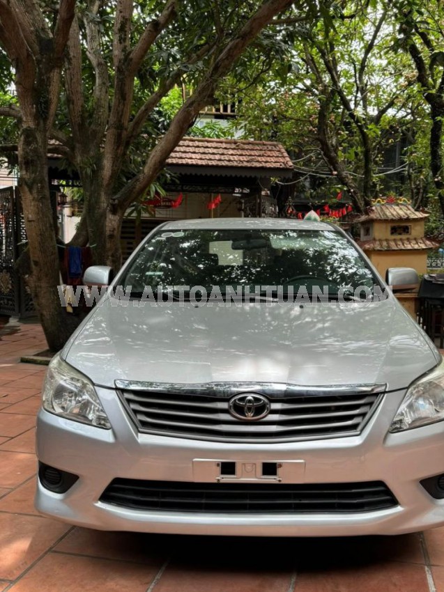 Toyota Innova 2.0E 2013