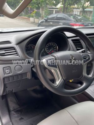 Xe Mitsubishi Triton 4x2 AT 2023
