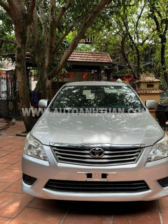 Toyota Innova 2.0E 2013